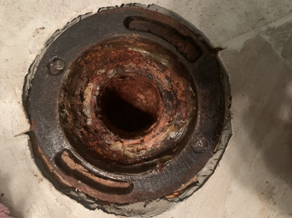 sign to repair toilet flange